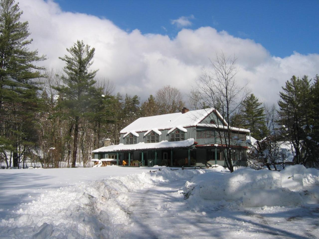Trails End Inn Keene Valley Exterior photo